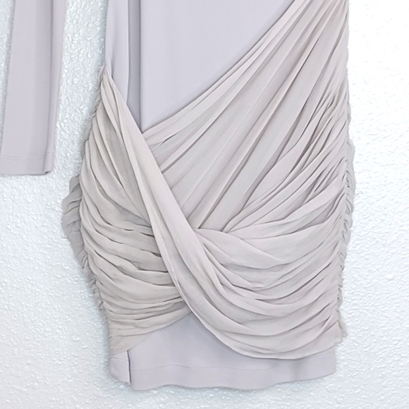Alice + Olivia Crissy One Sleeve Goddess Light Grey Silk Blend Mini Wrap Dress - Picture 5 of 13